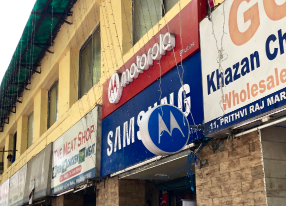 實地探訪印度手機(jī)市場:小米破三星 一加超蘋果 新戰(zhàn)場上的老對手