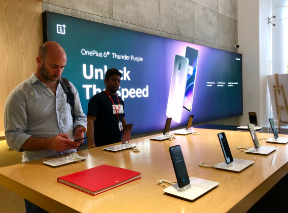 實地探訪印度手機(jī)市場:小米破三星 一加超蘋果 新戰(zhàn)場上的老對手