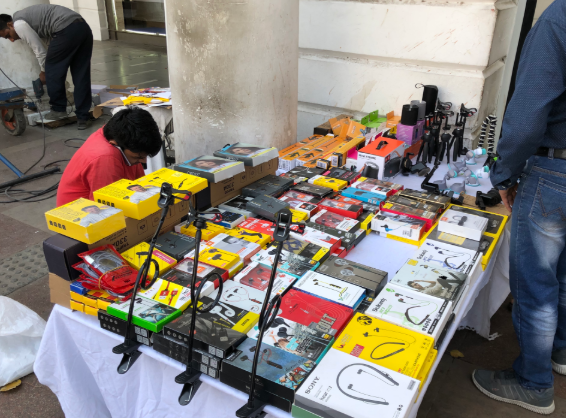 實地探訪印度手機(jī)市場:小米破三星 一加超蘋果 新戰(zhàn)場上的老對手