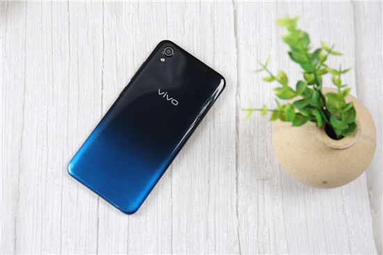 vivo Y91上手體驗(yàn)：潮流外觀+暢快性能，不愧千元新寵