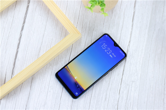 vivo Y91上手體驗(yàn)：潮流外觀+暢快性能，不愧千元新寵
