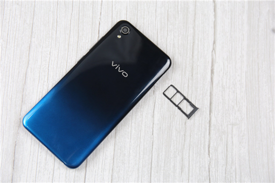 vivo Y91上手體驗(yàn)：潮流外觀+暢快性能，不愧千元新寵