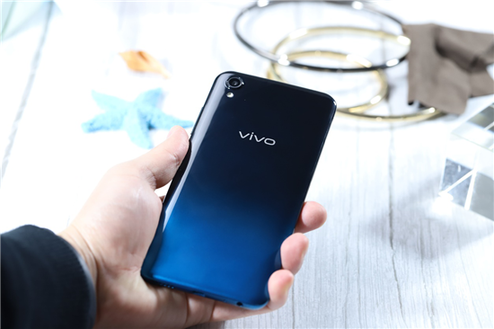 vivo Y91上手體驗(yàn)：潮流外觀+暢快性能，不愧千元新寵