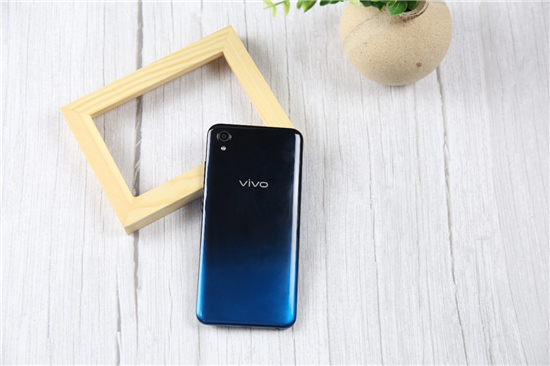 vivo Y91上手體驗(yàn)：潮流外觀+暢快性能，不愧千元新寵