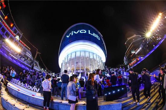 探索新零售  vivo全球首家概念店正式開業(yè)