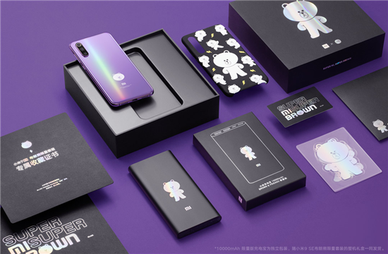 時(shí)尚賦能科技，小米跨界聯(lián)手LINE FRIENDS推出小米9 SE布朗熊限量套裝