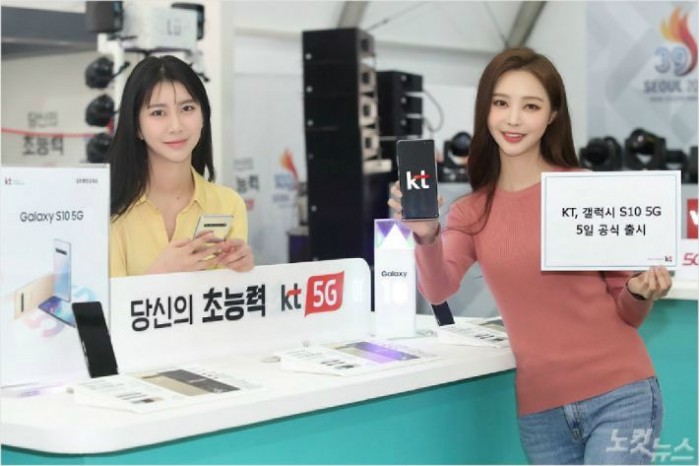 據(jù)韓國媒體報道稱，雖然韓國上周開始了5G移動網(wǎng)絡(luò)服務(wù)的正式商用，但距離全國用戶從超高速服務(wù)中受益，尚有一段很長的路要走。因為目前的覆蓋率并不是很廣。