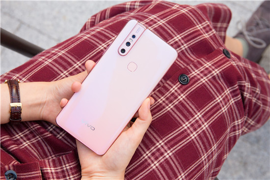 潮美外觀+全新拍照體驗！vivo S1寵愛粉照亮你的美