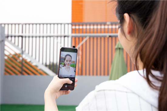 潮美外觀+全新拍照體驗！vivo S1寵愛粉照亮你的美