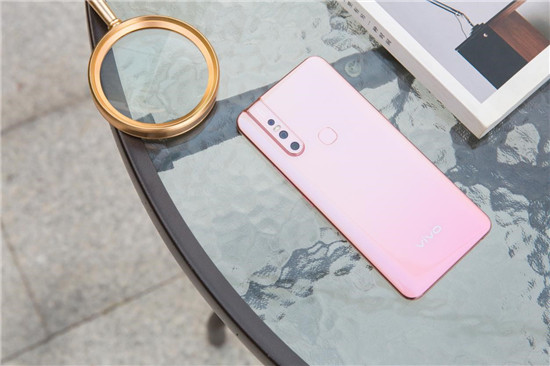 潮美外觀+全新拍照體驗！vivo S1寵愛粉照亮你的美