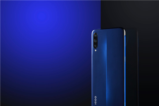 生而強(qiáng)悍更兇猛 iQOO再推電光藍(lán)12G+128G新配置