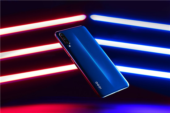 生而強(qiáng)悍更兇猛 iQOO再推電光藍(lán)12G+128G新配置