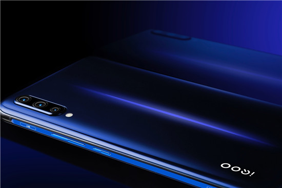 生而強(qiáng)悍更兇猛 iQOO再推電光藍(lán)12G+128G新配置
