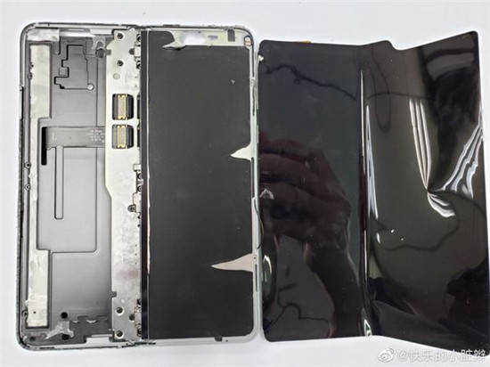拆解Galaxy Fold顯示內(nèi)部結(jié)構(gòu)很是凌亂