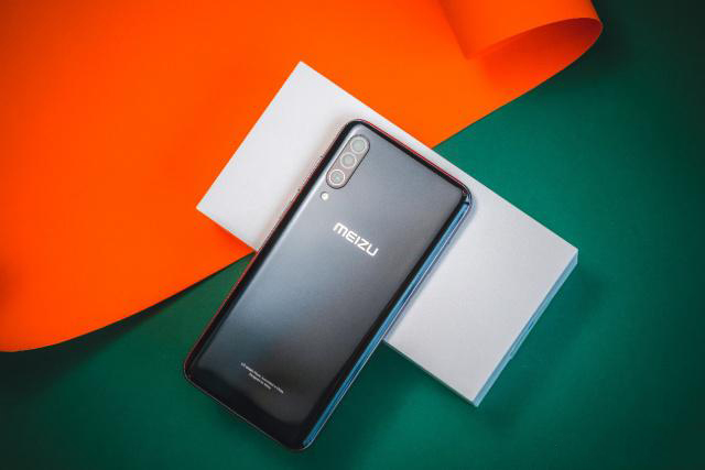 魅族16Xs新品發(fā)布:屏下指紋+后置三攝