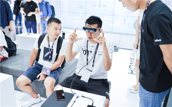 iQOO 5G手機正式亮相 vivo展出多款5G智慧終端