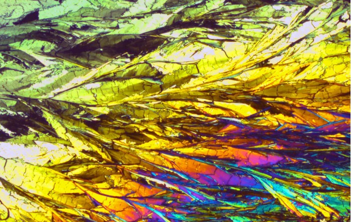 重大突破:科學家用偏振光讓OLED屏幕功耗降低一倍