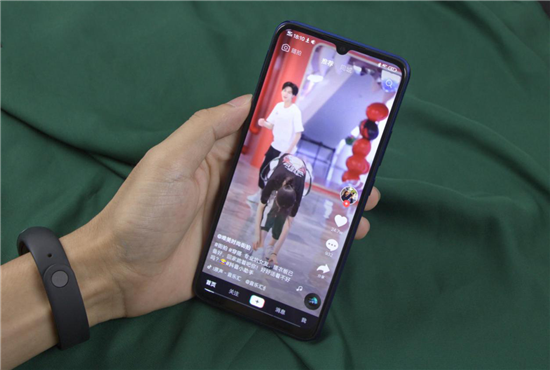 vivo Y7s續(xù)航測(cè)試：4500mAh+18W雙引擎閃充，千元機(jī)新勢(shì)力