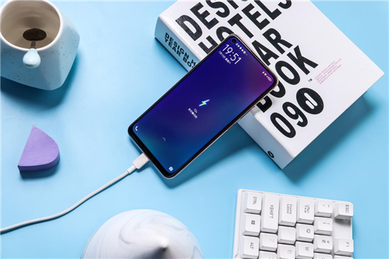 全新漸變色設(shè)計(jì)，vivo Z5x幻彩粉再造色彩美學(xué)