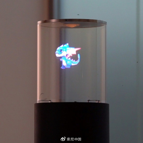 索尼展示圓柱型透明式顯示屏:可360度顯示影像