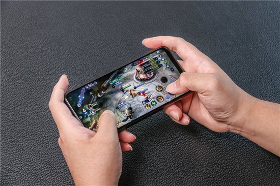 續(xù)航全新升級(jí)，vivo U3x圖賞：時(shí)尚設(shè)計(jì)一見傾心