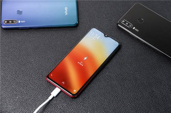 續(xù)航全新升級(jí)，vivo U3x圖賞：時(shí)尚設(shè)計(jì)一見傾心