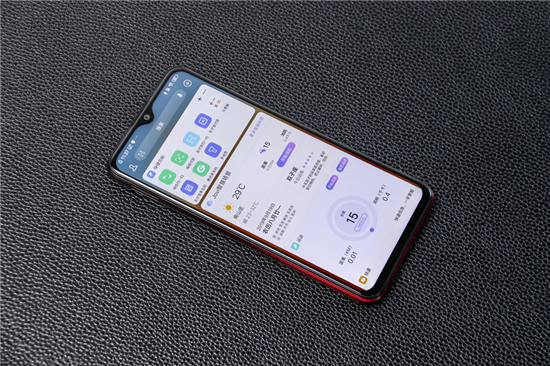 續(xù)航全新升級(jí)，vivo U3x圖賞：時(shí)尚設(shè)計(jì)一見傾心