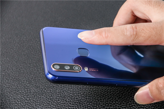 續(xù)航全新升級(jí)，vivo U3x圖賞：時(shí)尚設(shè)計(jì)一見傾心