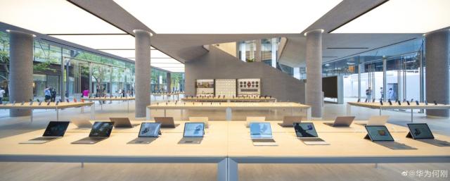 華為首家全球旗艦店在深圳萬象天地正式開業(yè)