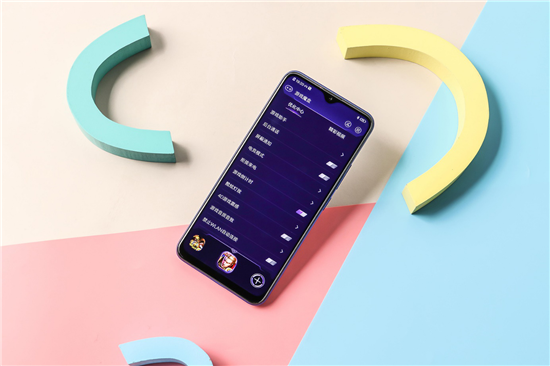 6.53英寸高清大屏+3D曲面機身設計，vivo U3顏值表現獲用戶(hù)追捧