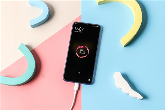 6.53英寸高清大屏+3D曲面機身設計，vivo U3顏值表現獲用戶(hù)追捧