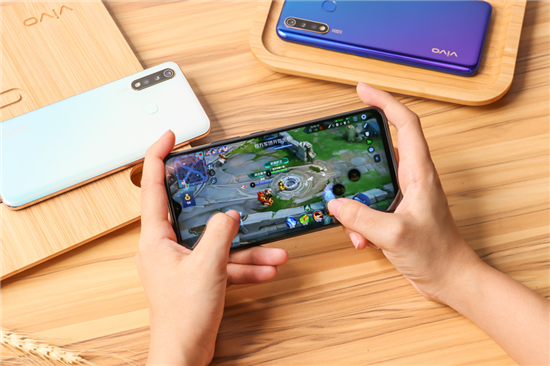 5000mAh大電池+18W雙引擎閃充，千元優(yōu)品vivo U3續(xù)航無憂