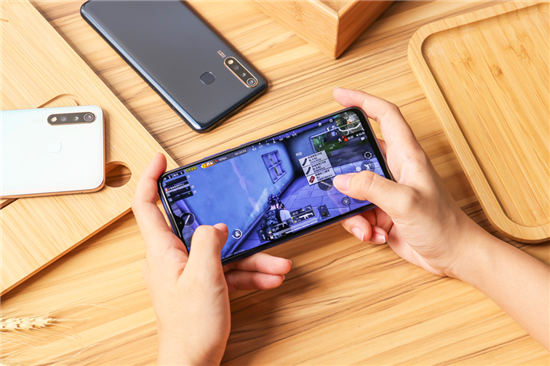 5000mAh大電池+18W雙引擎閃充，千元優(yōu)品vivo U3續(xù)航無憂