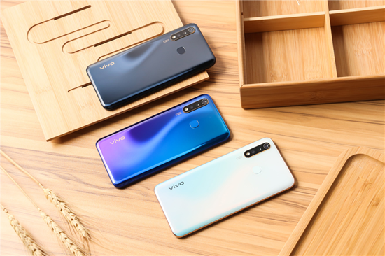 5000mAh大電池+18W雙引擎閃充，千元優(yōu)品vivo U3續(xù)航無憂