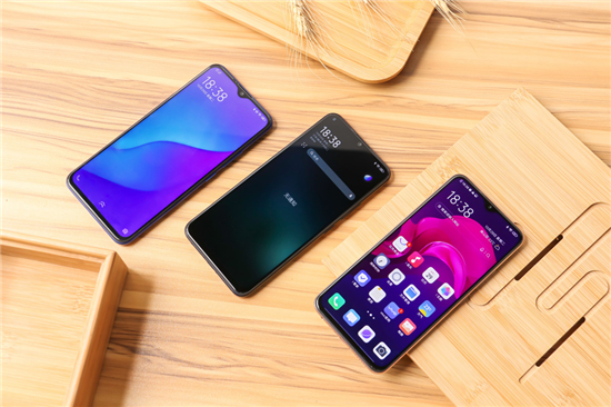 5000mAh大電池+18W雙引擎閃充，千元優(yōu)品vivo U3續(xù)航無憂