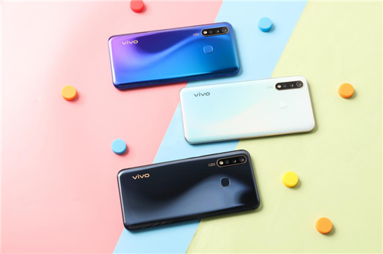 全新vivo U3來襲，5000mAh超大電池+18W雙引擎閃充帶來持久享受