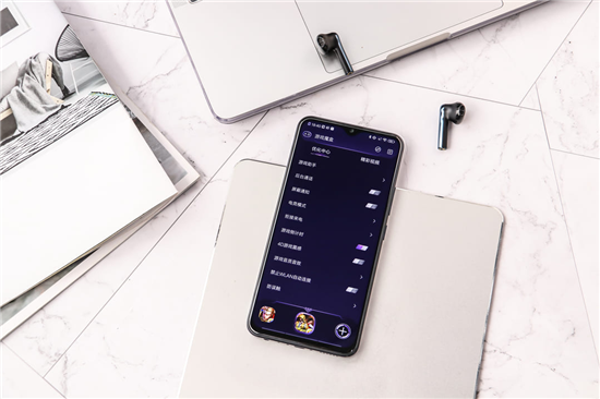 vivo Z5i評測：強勁性能與長效續(xù)航的結(jié)合體，打造全新體驗