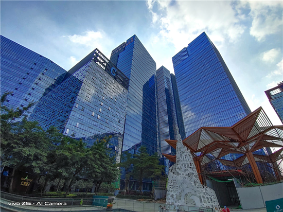 vivo Z5i評測：強勁性能與長效續(xù)航的結(jié)合體，打造全新體驗