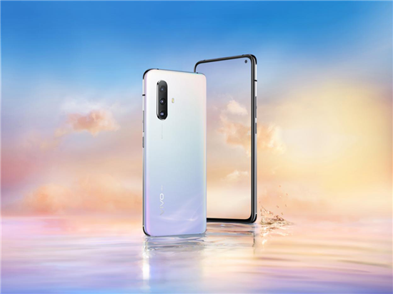 vivo X30新配色虹影美圖來(lái)襲，把雨水洗過(guò)的天空鎖進(jìn)手機(jī)背殼里