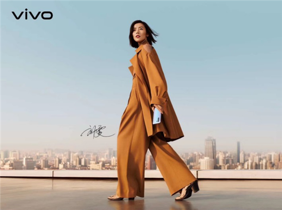 vivo X30新配色虹影美圖來(lái)襲，把雨水洗過(guò)的天空鎖進(jìn)手機(jī)背殼里