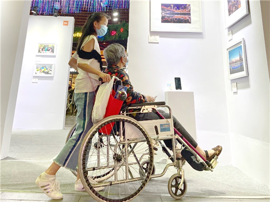 五一小長(cháng)假喜迎消費復蘇，360萬(wàn)客流光顧小米之家