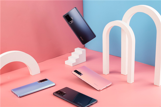 廣州地鐵站星空作品展亮相，vivo X50系列記錄壯闊星空之美