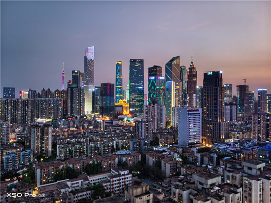 廣州地鐵站星空作品展亮相，vivo X50系列記錄壯闊星空之美