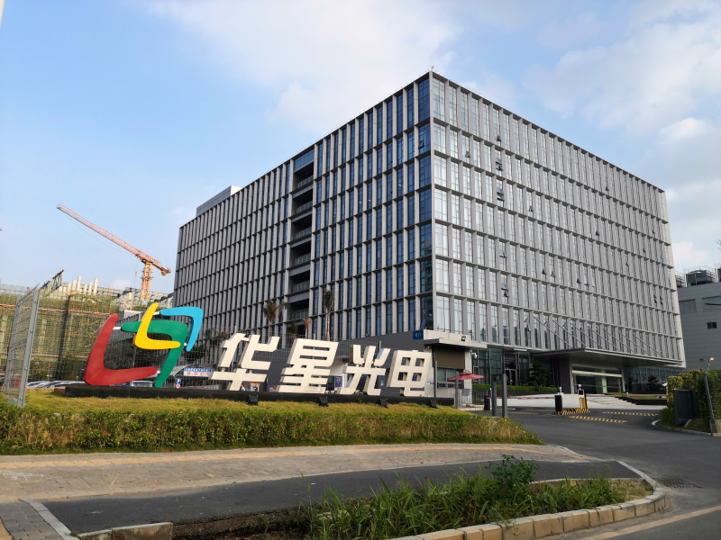 在兩大巨頭的退出下，LCD屏依然有著龐大的市場(chǎng)發(fā)展空間，而為了獲取更多的市場(chǎng)占有率，TCL科技借助液晶面板產(chǎn)業(yè)退場(chǎng)潮和并購(gòu)潮，牽手三安光電、投資JOLED、收購(gòu)中環(huán)集團(tuán)外，TCL科技還擬收購(gòu)三星蘇州工廠，而一旦其成功收購(gòu)星蘇州工廠后便意味著經(jīng)過(guò)十多年的努力，中國(guó)大陸面板產(chǎn)業(yè)終于完成逆襲之路。