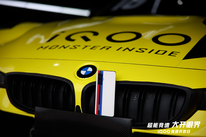 完美演繹速度美學(xué)，五百次設(shè)計(jì)鑄就iQOO 5 Pro經(jīng)典設(shè)計(jì)