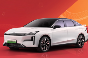 AI大模型上車(chē)，吉利百度開(kāi)啟行業(yè)首創(chuàng  )